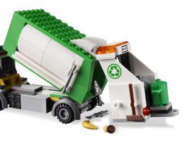 4432 - Garbage Truck