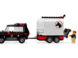 7635 - 4WD with Horse Trailer