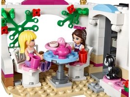 41119 - Heartlake Cupcake Café